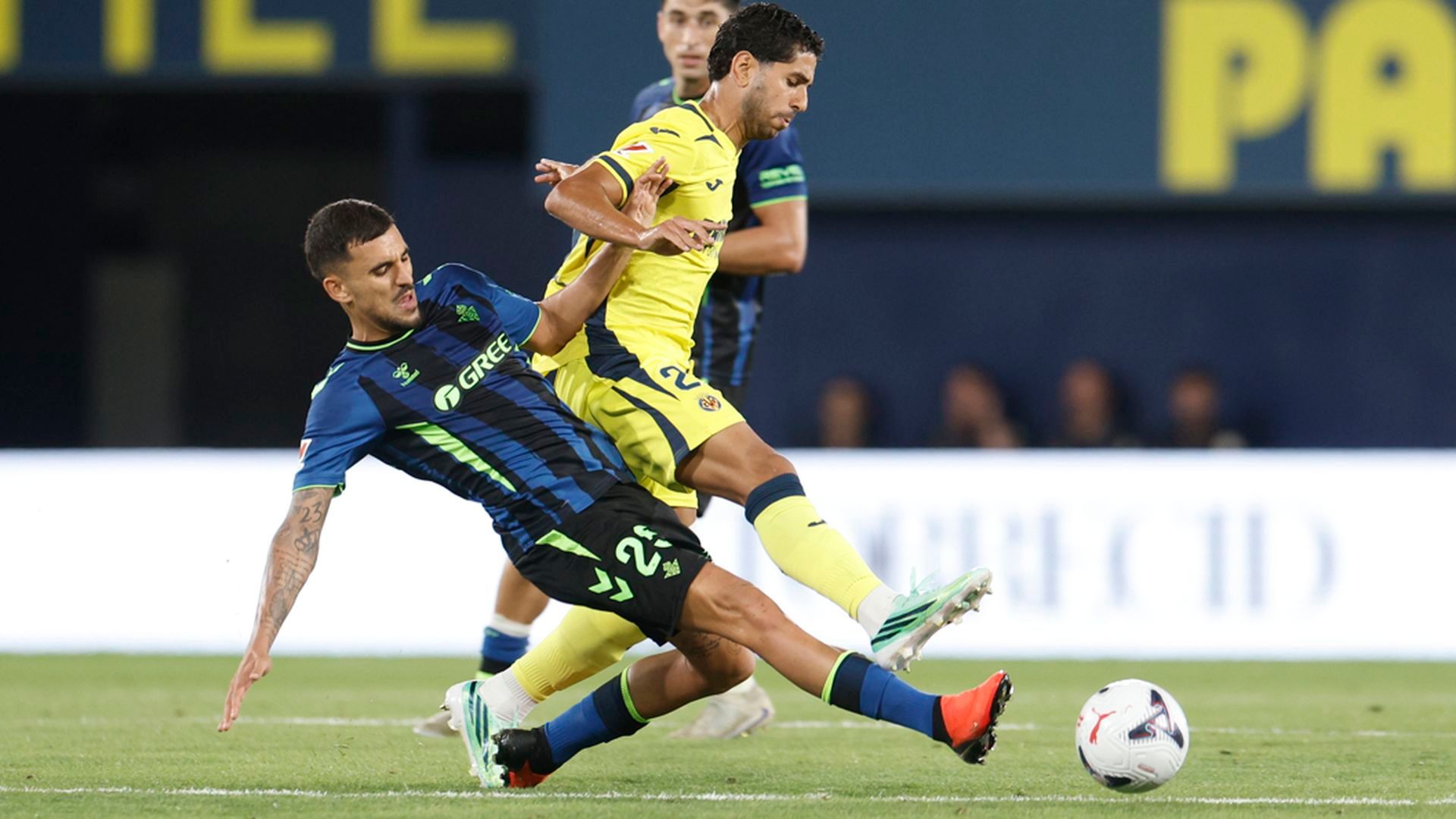 Dani Ceballos entra a Ayoze en el Villarreal - Betis Dani Ceballos entra a Ayoze en el Villarreal - Betis