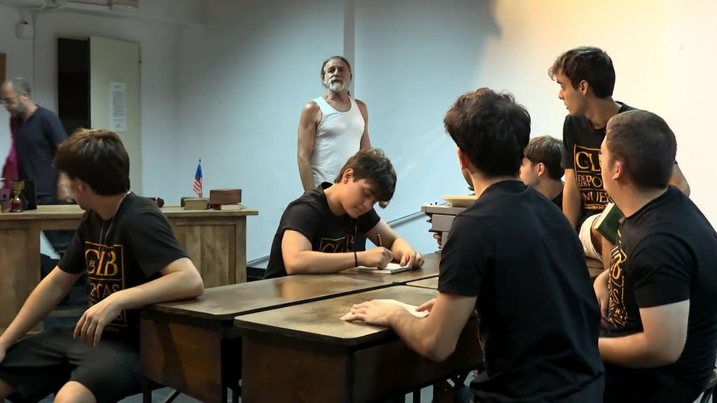 'El club de los poetas muertos' llega al teatro al grito de 'carpe diem': "Nunca he disfrutado más estudiando un texto"