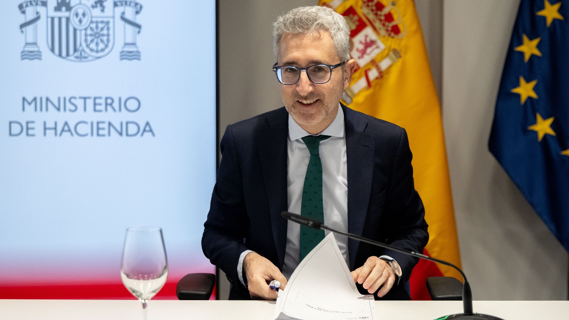 El ministro de Hacienda, Arcadi España, destaca que se han recibido "muchas peticiones de ayuda" de empresas y autónomos de Ceuta El ministro de Hacienda, Arcadi España, destaca que se han recibido "muchas peticiones de ayuda" de empresas y autónomos de Ceuta