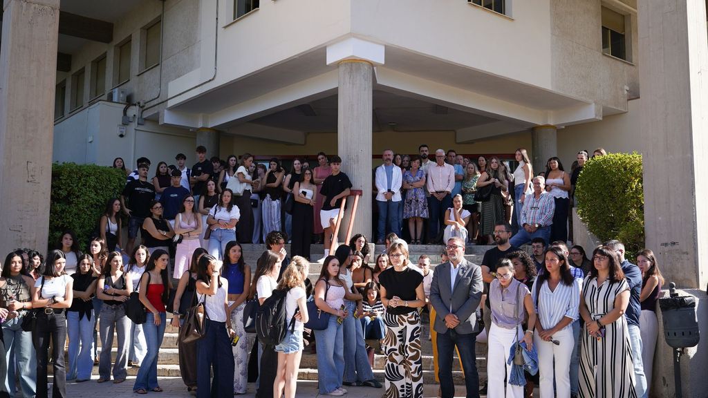Emotivo minuto de silencio en la Universidad de Granada por la española asesinada en México: "Nos hubiera gustado preparar al alumnado sobre la muerte de su compañera"