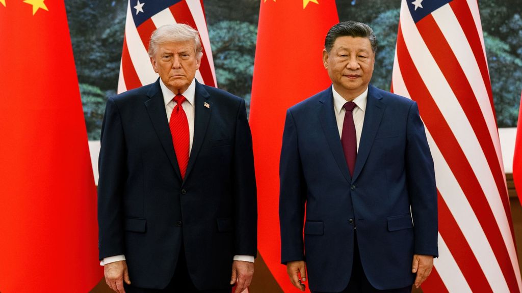 La guerra entre China y Estados Unidos por la IA y sus semejanzas con la bomba atómica: ¿otra carrera al abismo?
