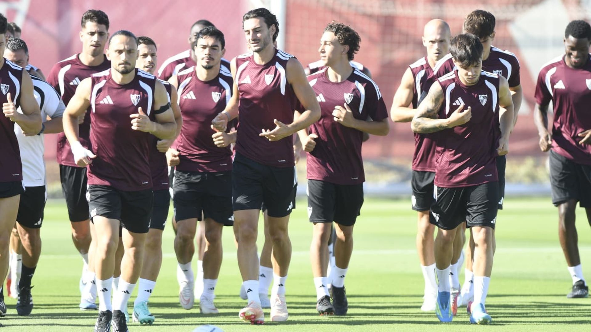 Los jugadores del Sevilla, entrenando este lunes Los jugadores del Sevilla, entrenando este lunes