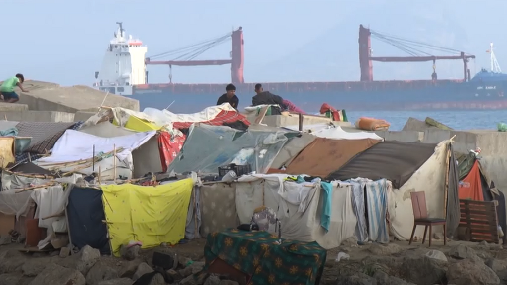 Marlaska pasa de la "inseguridad subjetiva" a confirmar 300 expulsados de Ceuta por diferentes delitos