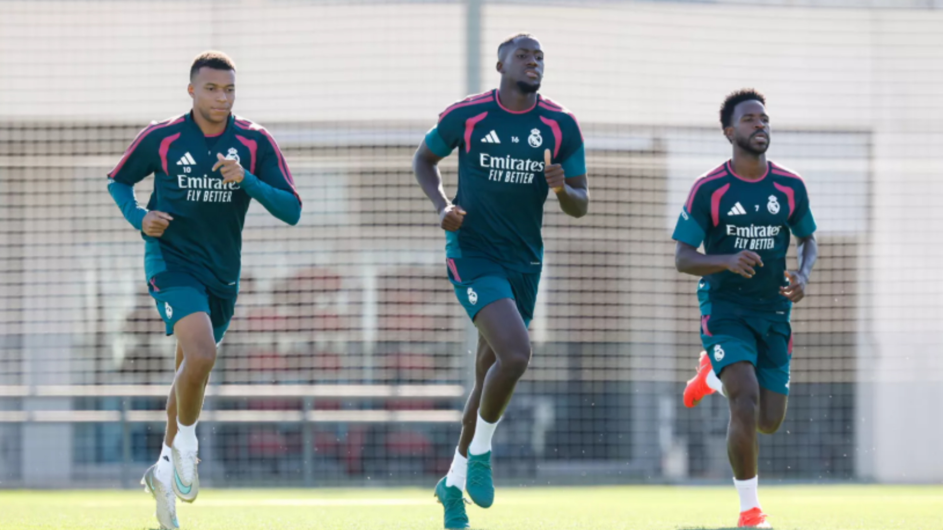 Mbappé, Konaté y Vinícius, en un entrenamiento del Real Madrid Mbappé, Konaté y Vinícius, en un entrenamiento del Real Madrid