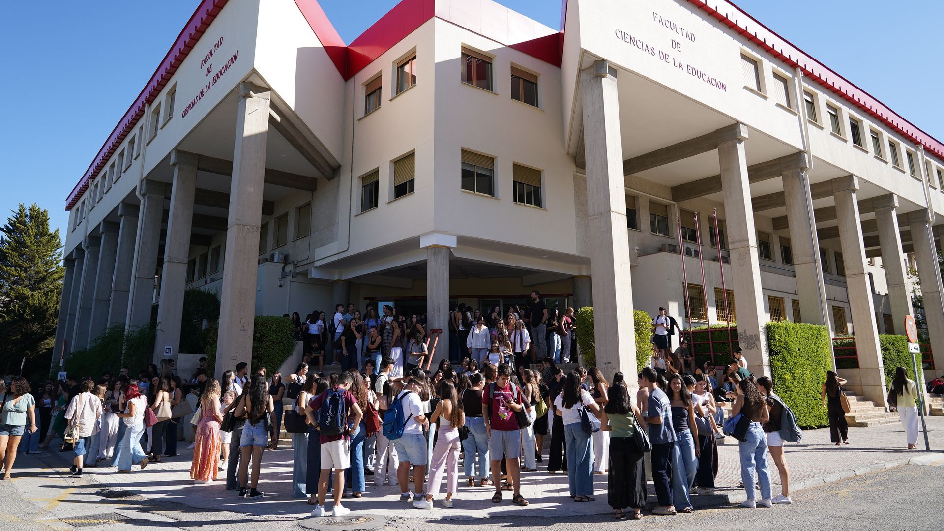 Minuto de silencio en la Universidad de Granada tras el asesinato de una estudiante española de intercambio en México