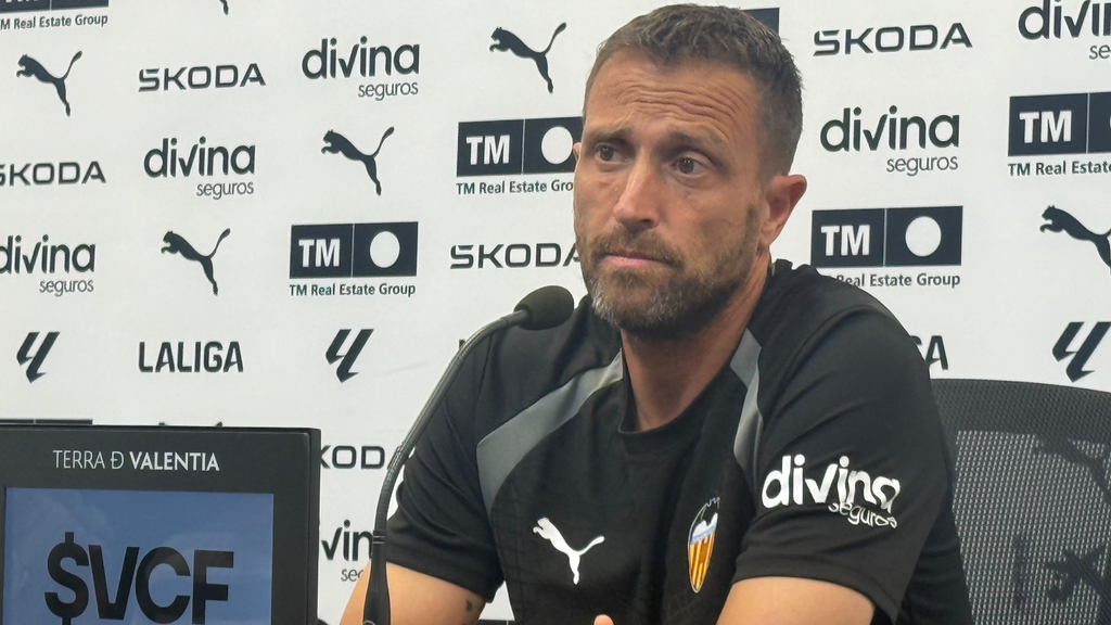 Óscar Sánchez, rueda de prensa de entrenador del Valencia CF