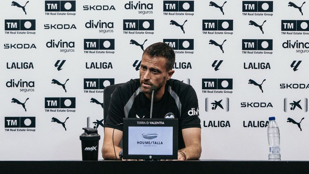 Óscar Sánchez, rueda de prensa de entrenador del Valencia CF