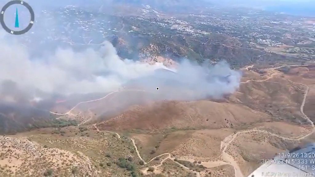 Regresan a casa los vecinos afectados por el incendio de Benahavís, en Málaga