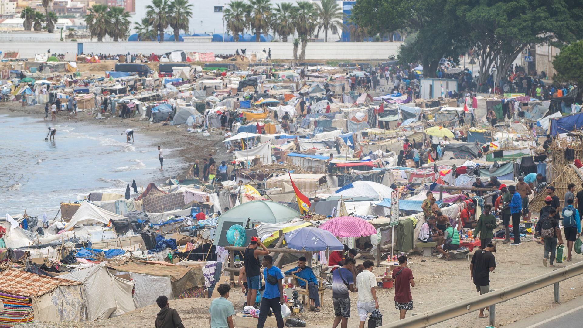 Activan un operativo en Ceuta para detectar la mano de obra ilegal tras la entrada masiva de migrantes en la ciudad autónoma Activan un operativo en Ceuta para detectar la mano de obra ilegal tras la entrada masiva de migrantes en la ciudad autónoma