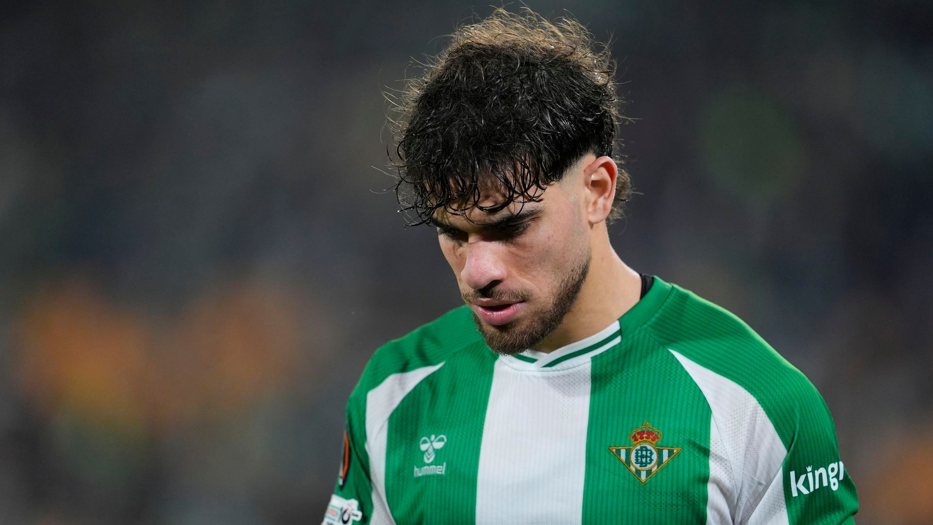 Aluvión de insultos y amenazas contra Abde, jugador del Betis y ex del Barcelona, por lucir una camiseta en apoyo a Ceuta: "Hoy vivirás con nosotros aterrorizado" Aluvión de insultos y amenazas contra Abde, jugador del Betis y ex del Barcelona, por lucir una camiseta en apoyo a Ceuta: "Hoy vivirás con nosotros aterrorizado"