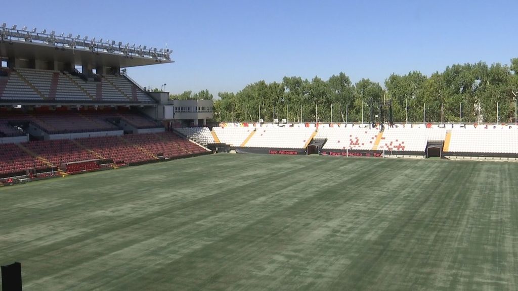 El césped de Vallecas y la opinión de la afición del Rayo