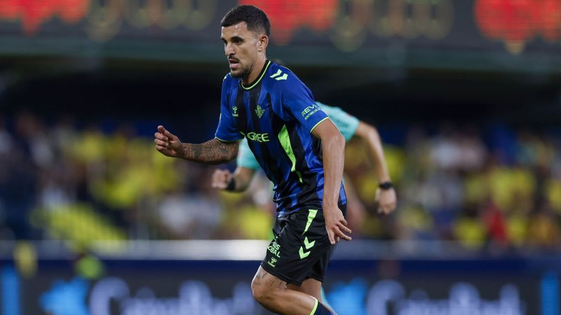 Dani Ceballos, durante el Villarreal - Betis