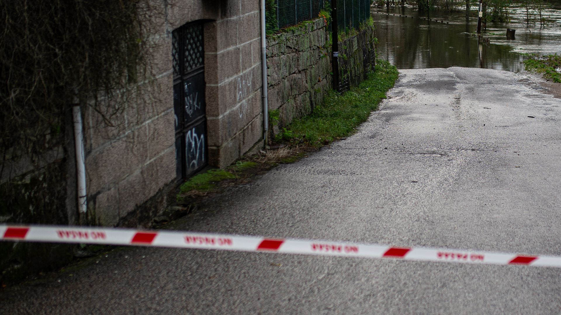 El hombre que mató a su madre en Ponteareas la asfixió con un cojín y la golpeo la cabeza antes de acuchillarla: después intentó suicidarse El hombre que mató a su madre en Ponteareas la asfixió con un cojín y la golpeo la cabeza antes de acuchillarla: después intentó suicidarse