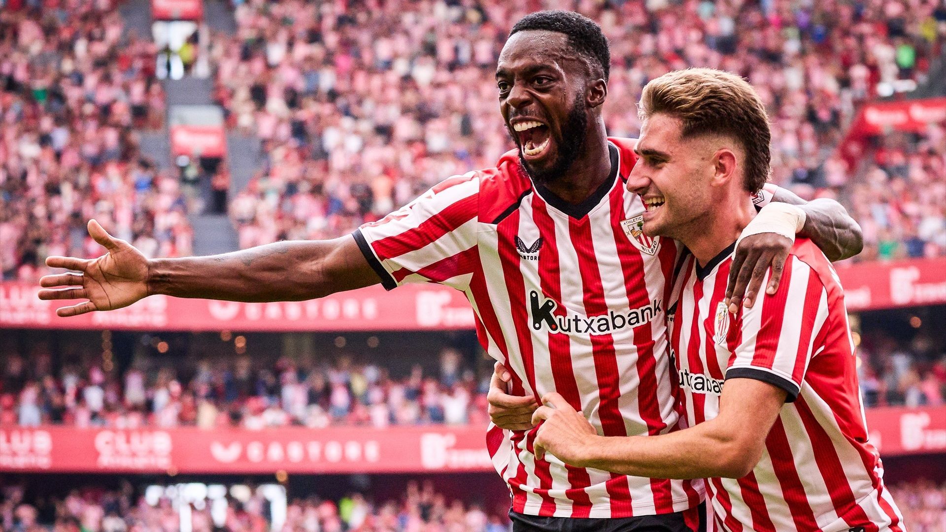 Iñaki Williams y Robert Navarro celebrando un gol