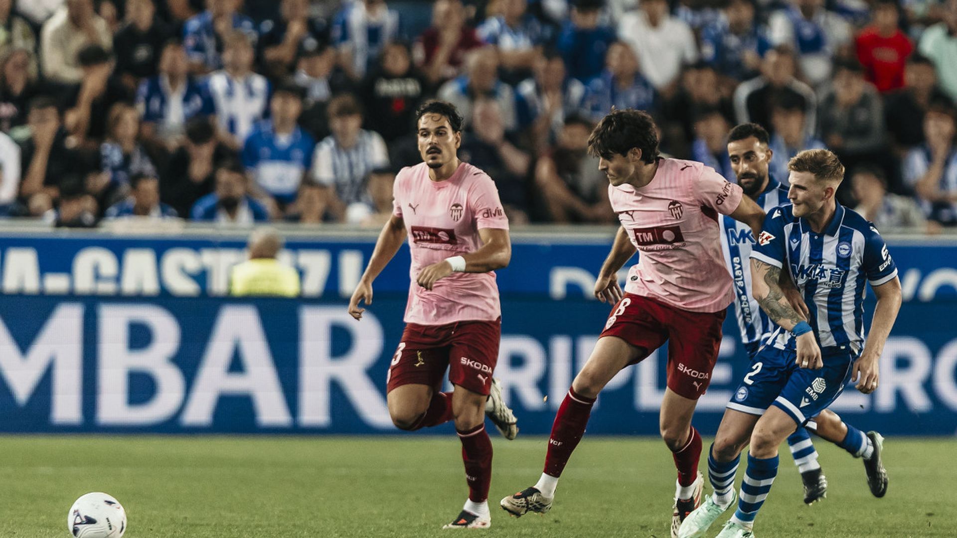 Javi Guerra ante el Alavés