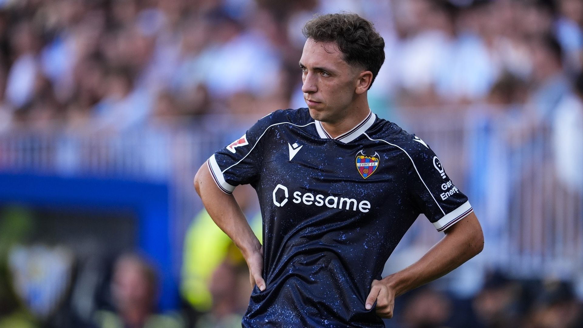 Jon Ander Olasagasti durante el Málaga - Levante de la jornada 4 Jon Ander Olasagasti durante el Málaga - Levante de la jornada 4
