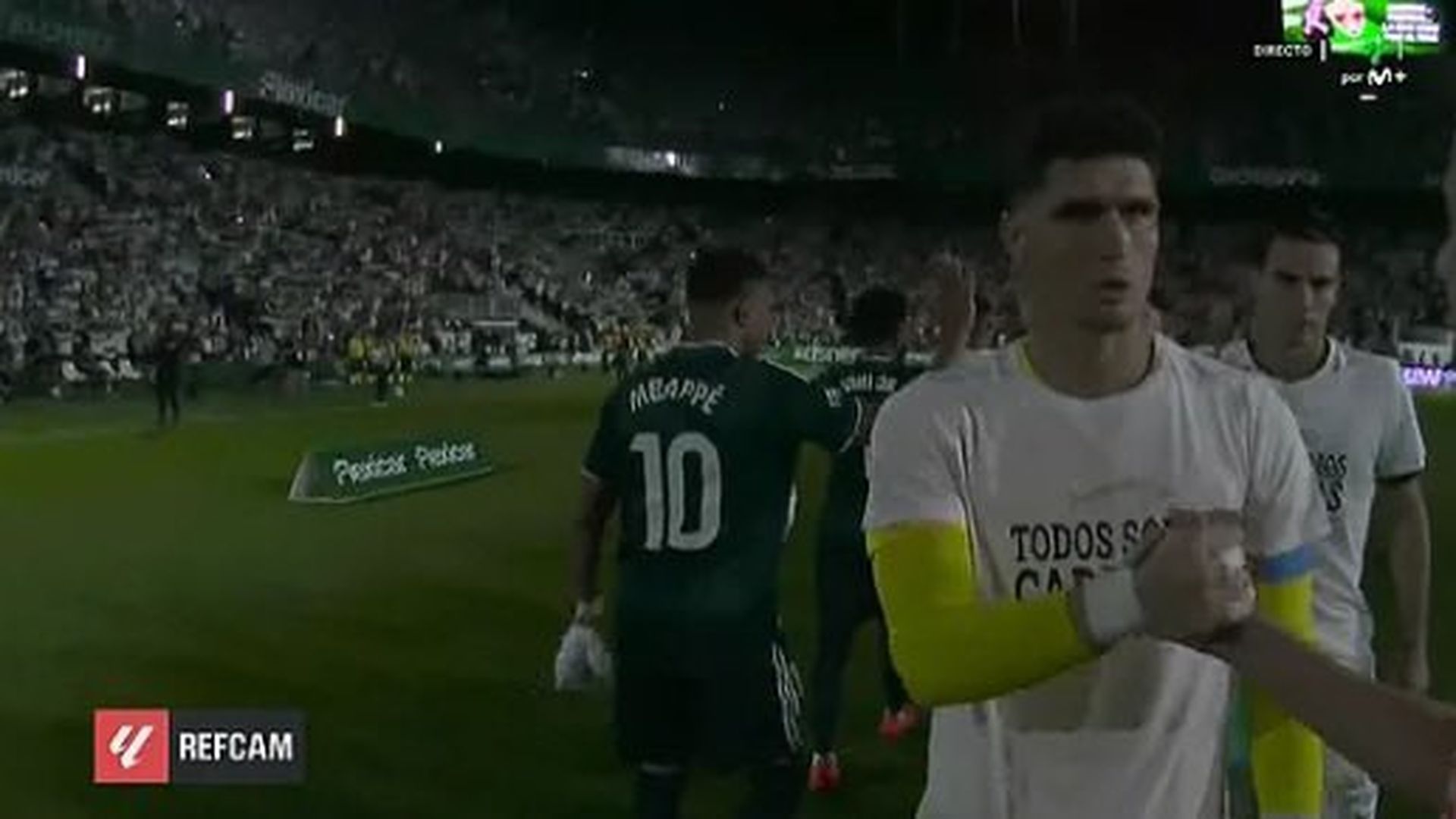 Kylian Mbappé tras el saludo inicial en Elche Kylian Mbappé tras el saludo inicial en Elche