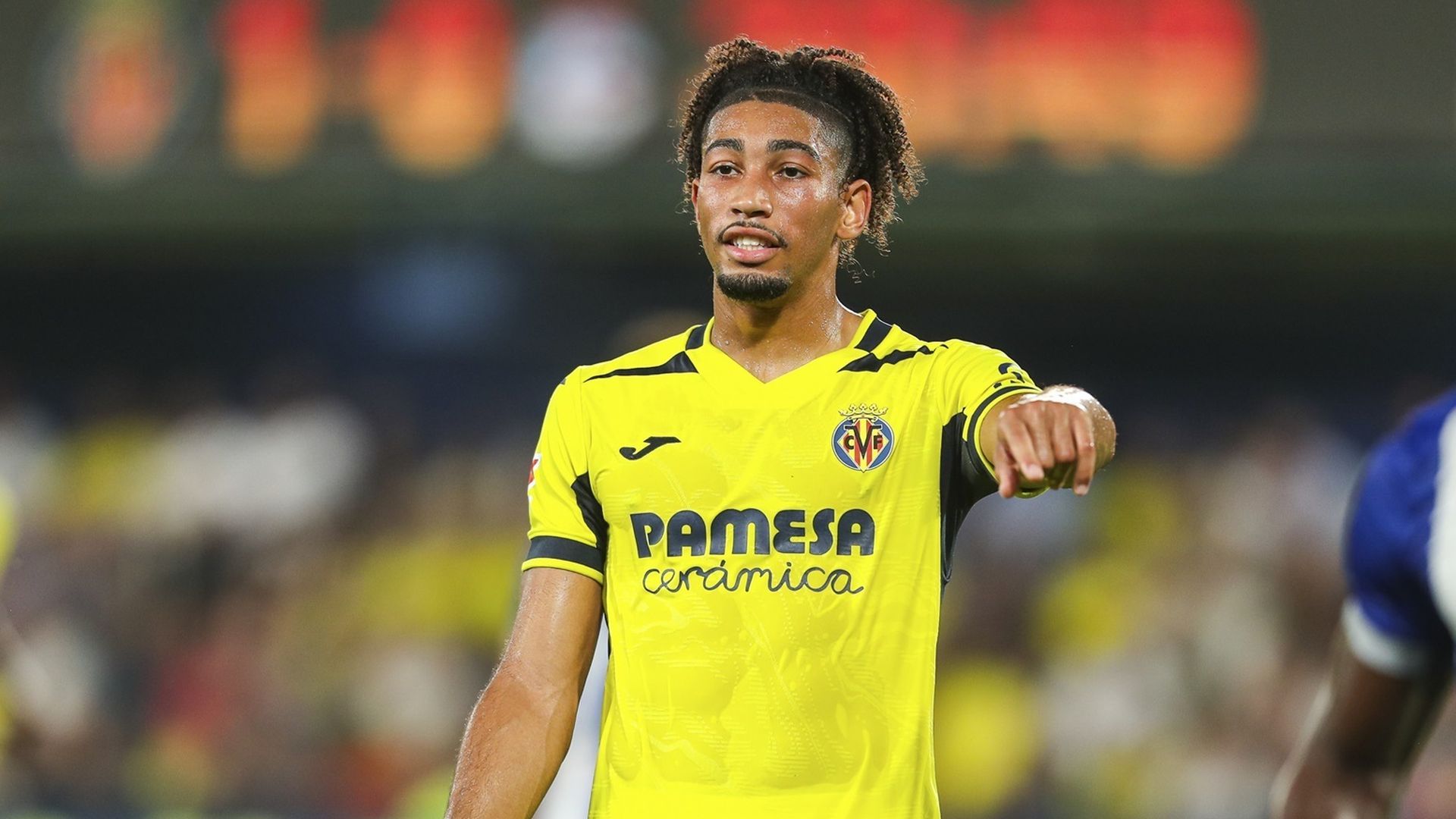 Nathan-Dylan Saliba durante un partido del Villarreal