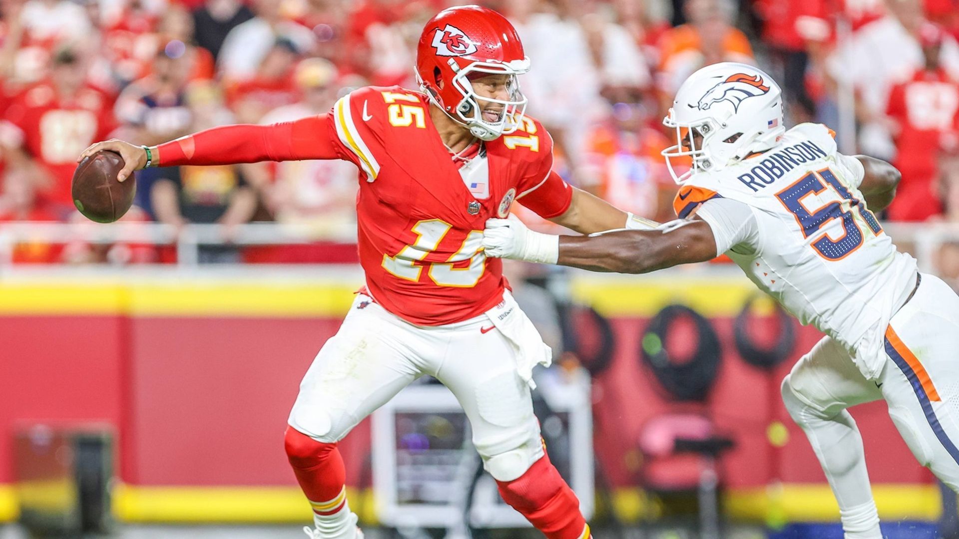 Patrick Mahomes en el debut de los Chiefs ante los Broncos en la 26/27 Patrick Mahomes en el debut de los Chiefs ante los Broncos en la 26/27