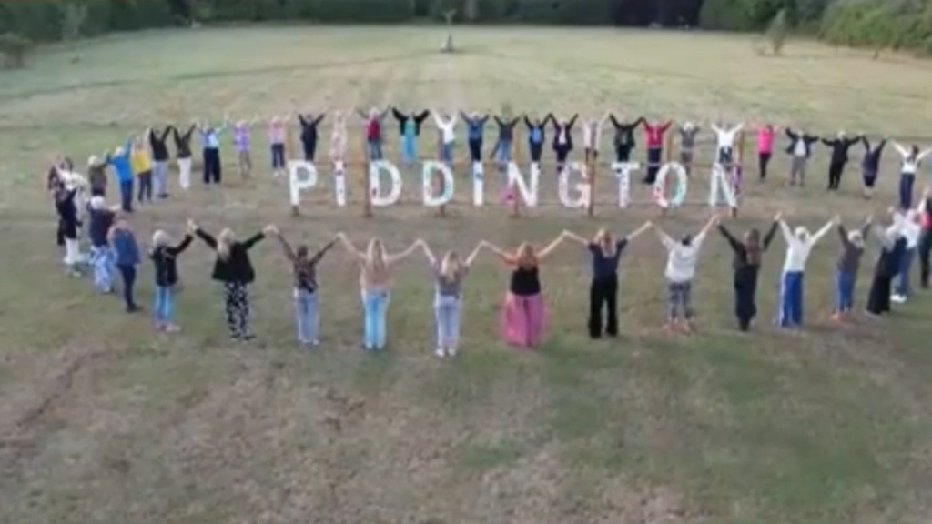 Una localidad de Reino Unido celebra un referéndum simbólico para mostrarse en contra del realojo de 1.200 migrantes en Piddington