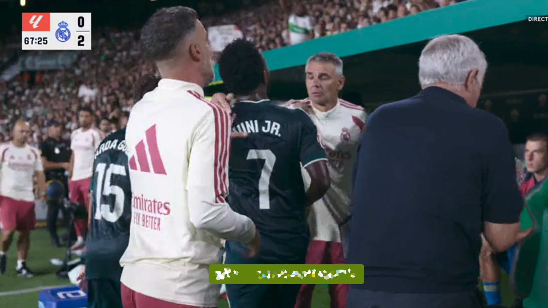 Vinícius se encara con la afición del Elche Vinícius se encara con la afición del Elche
