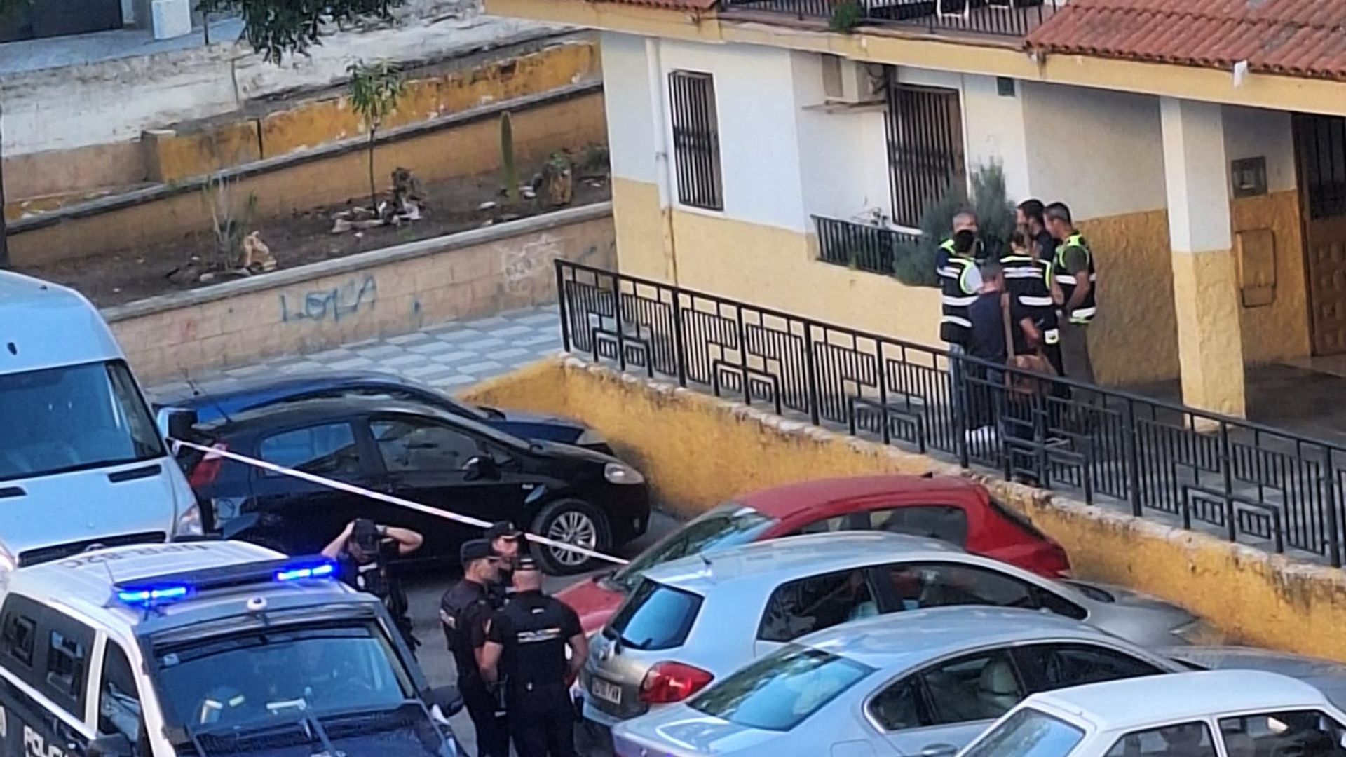 Agentes de la UDEV en la vivienda de Alejandro Navarro Ríos