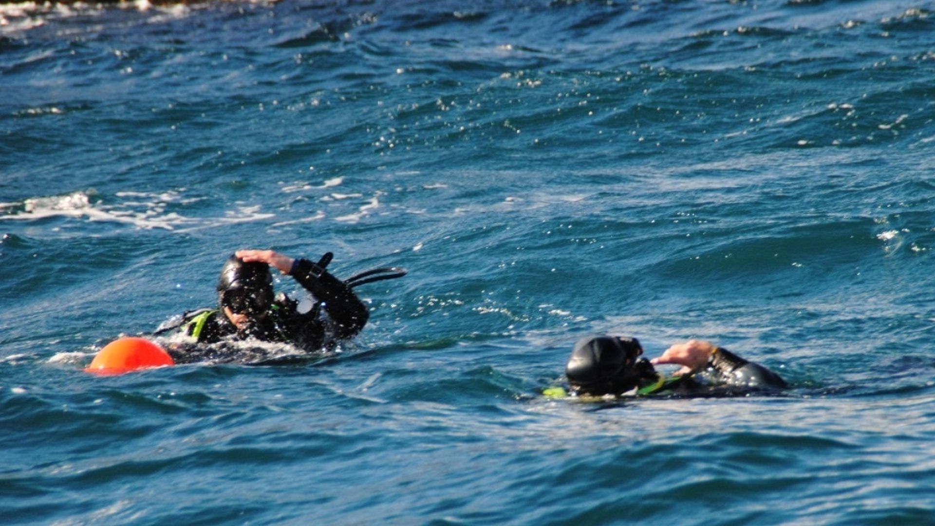Al menos seis militares heridos de gravedad por un fallo en una prueba de inmersión en el Centro de Buceo de la Armada en La Algameca, Cartagena Al menos seis militares heridos de gravedad por un fallo en una prueba de inmersión en el Centro de Buceo de la Armada en La Algameca, Cartagena