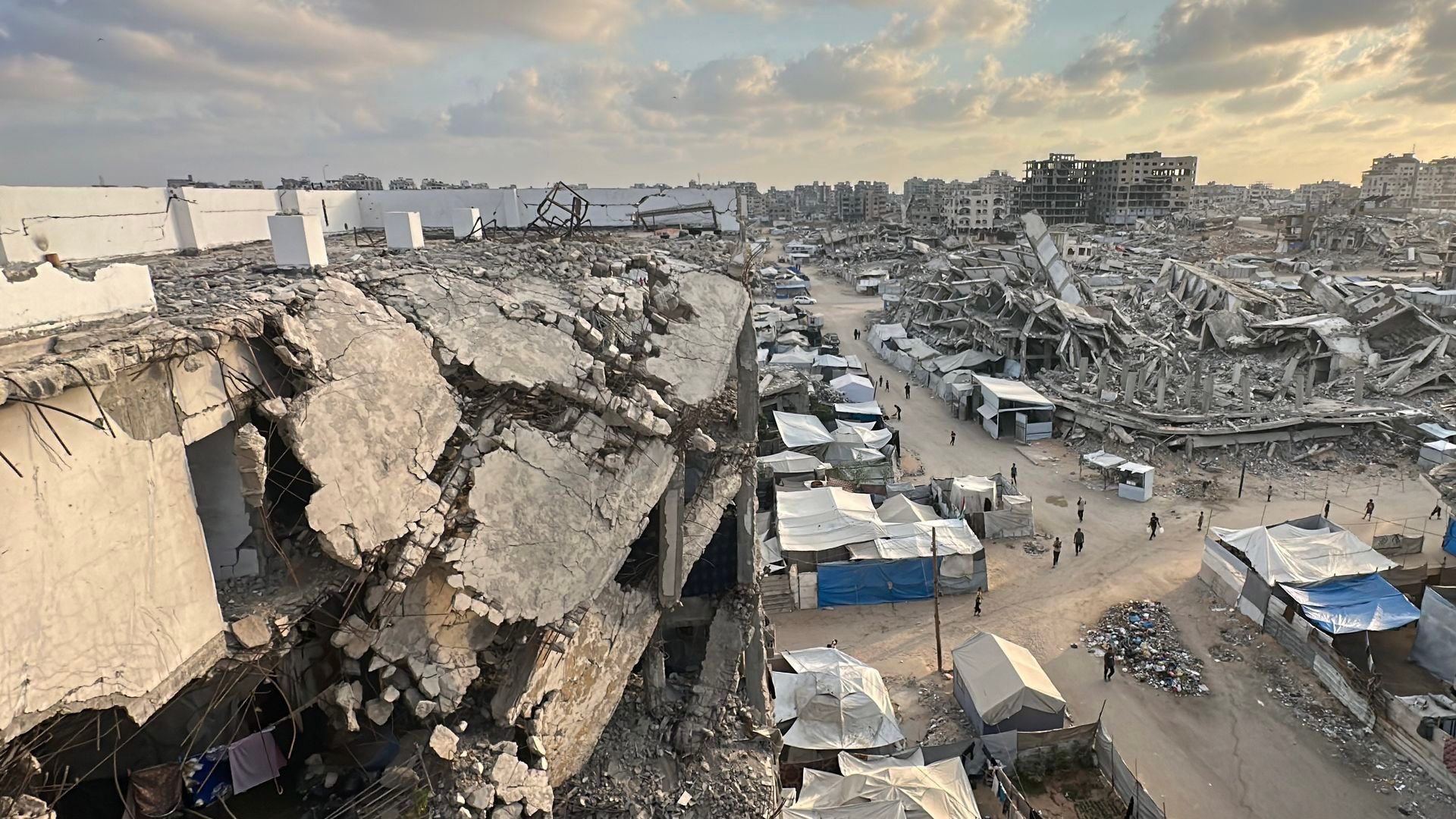 Aumentan a 21 muertos, 12 de ellos niños, por derrumbe de un edificio en el norte de Gaza Aumentan a 21 muertos, 12 de ellos niños, por derrumbe de un edificio en el norte de Gaza