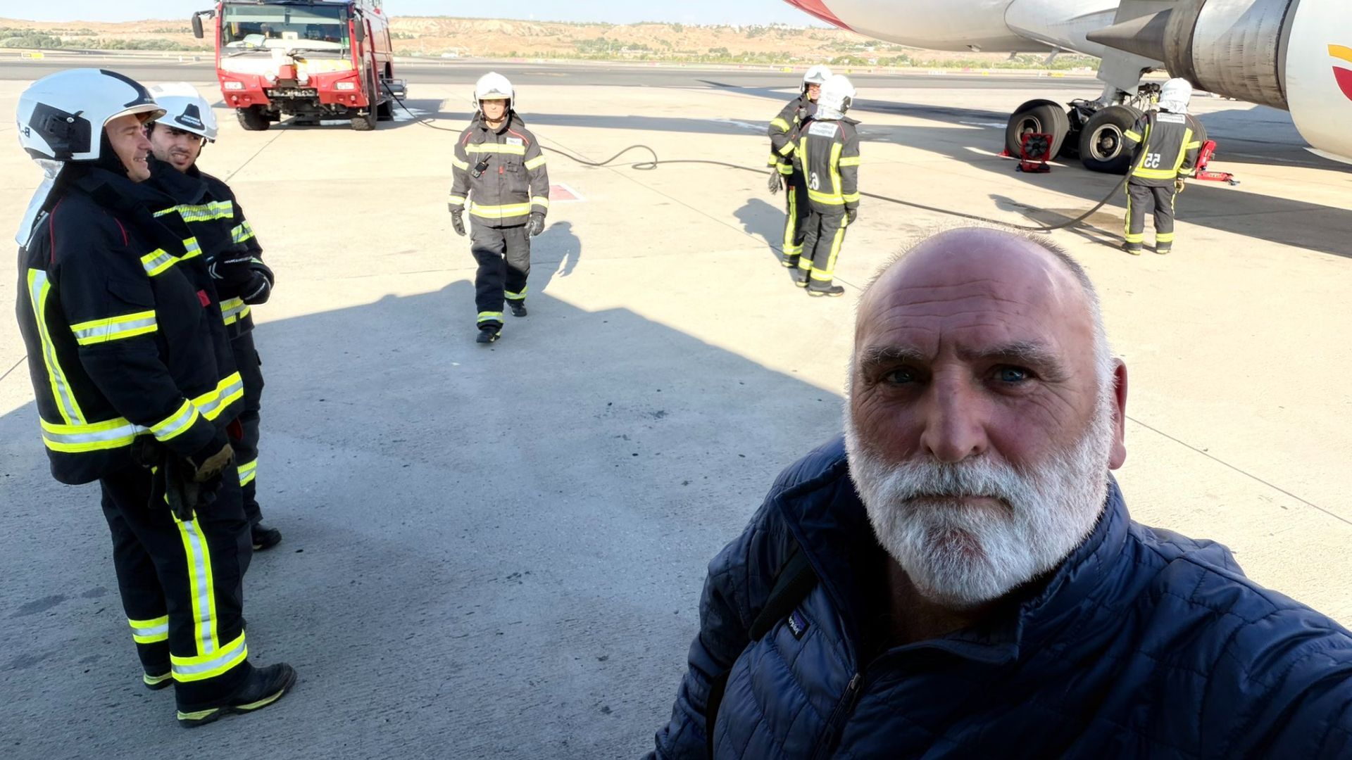 El accidentado vuelo del cocinero José Andrés a Dallas por el impacto de varias aves El accidentado vuelo del cocinero José Andrés a Dallas por el impacto de varias aves