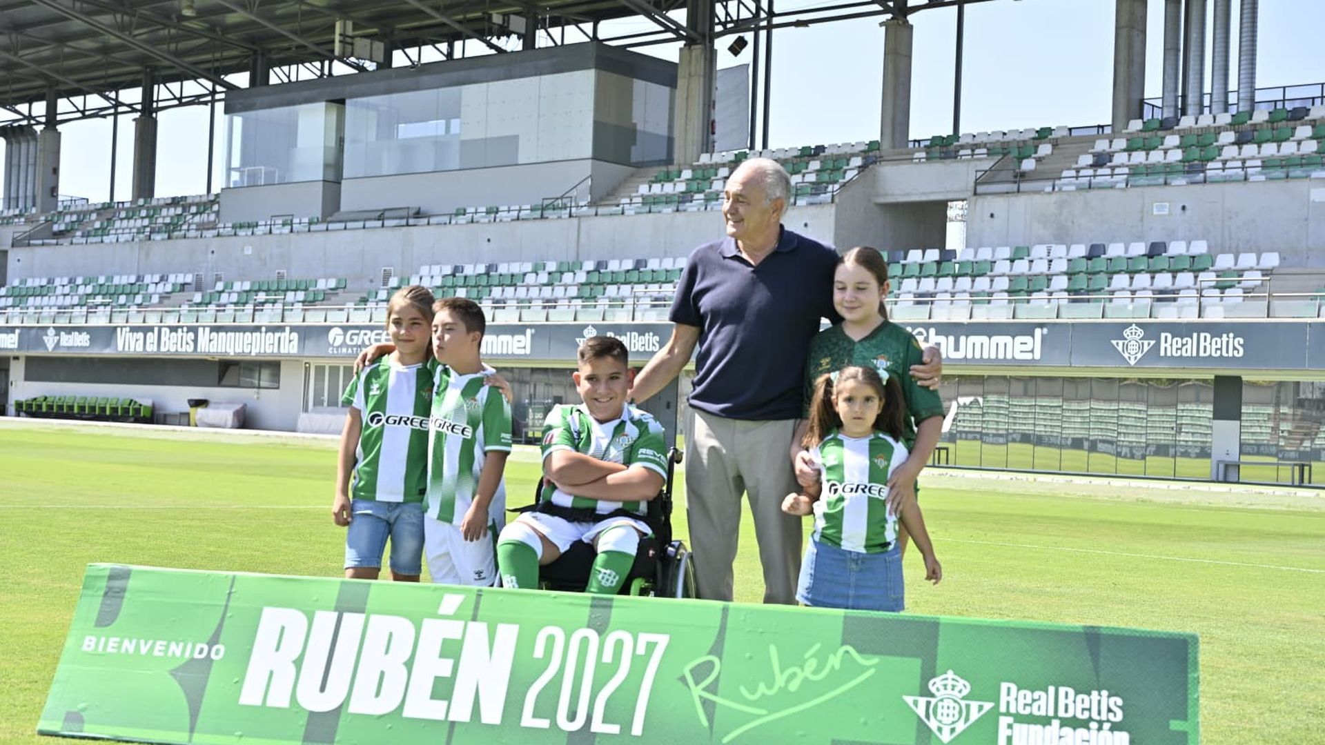 Gordillo, junto a los otros Fichaje Estrella del Real Betis