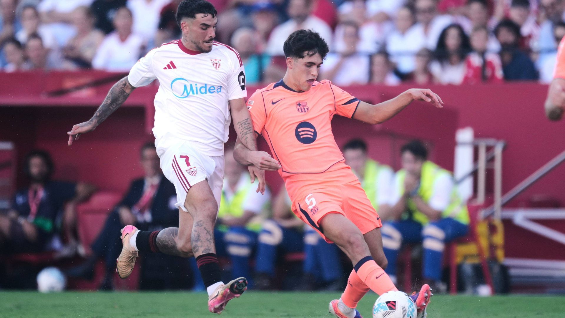 Isaac Romero y Cubarsí, en el Sevilla-Barcelona de la 2025/26 Isaac Romero y Cubarsí, en el Sevilla-Barcelona de la 2025/26