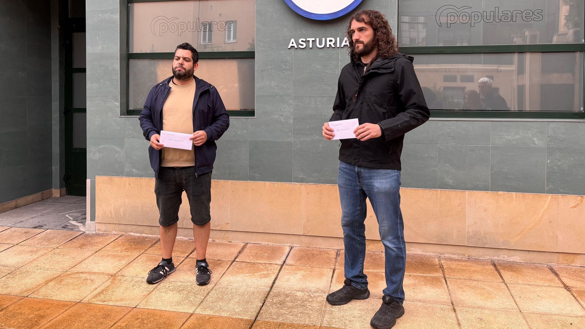 Los dos activistas agredidos Los dos activistas agredidos