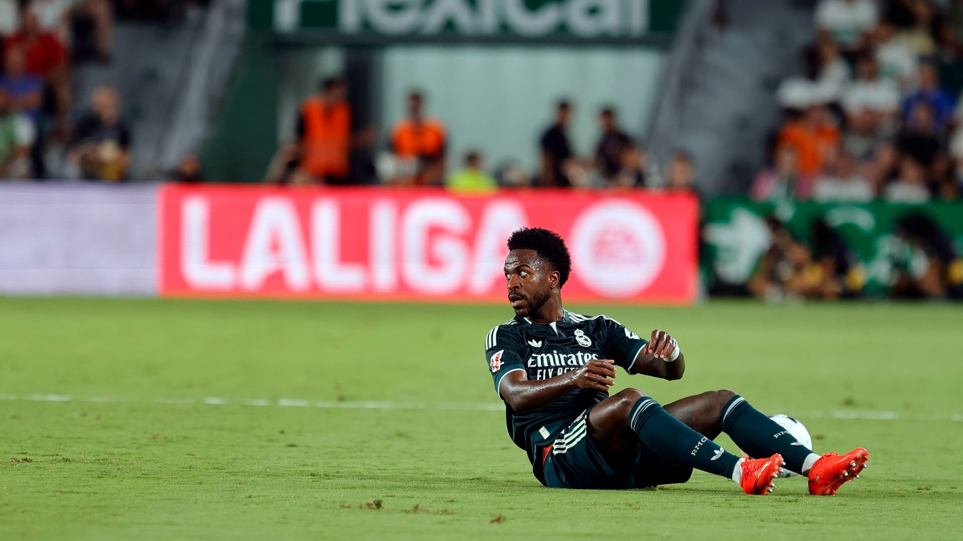 Vinicius, durante el Elche-Real Madrid.