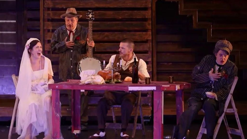 Coque Malla retrata la "crueldad humana" en 'La ópera de los tres centavos', en Madrid