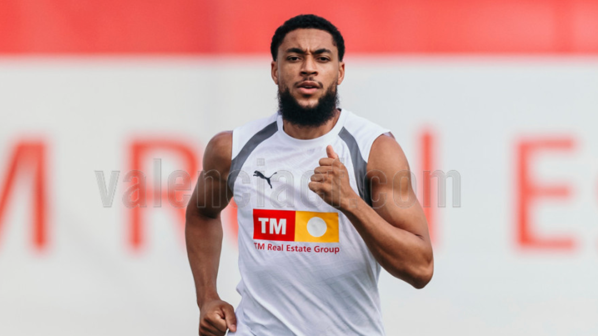 Danjuma entrenando en Paterna