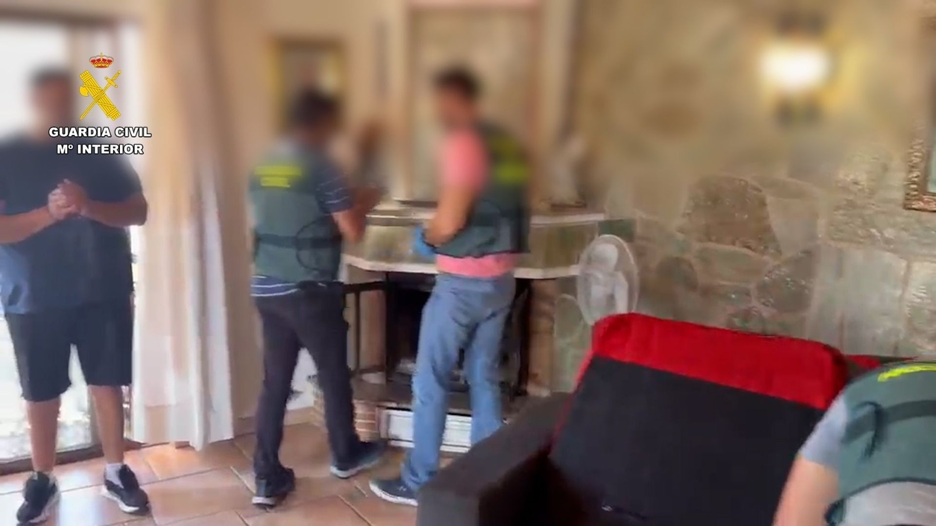 El fugitivo que mató a balazos a un hombre de 45 años en la barriada del Tinte de Utrera, Sevilla, tras una discusión, detenido en Málaga El fugitivo que mató a balazos a un hombre de 45 años en la barriada del Tinte de Utrera, Sevilla, tras una discusión, detenido en Málaga