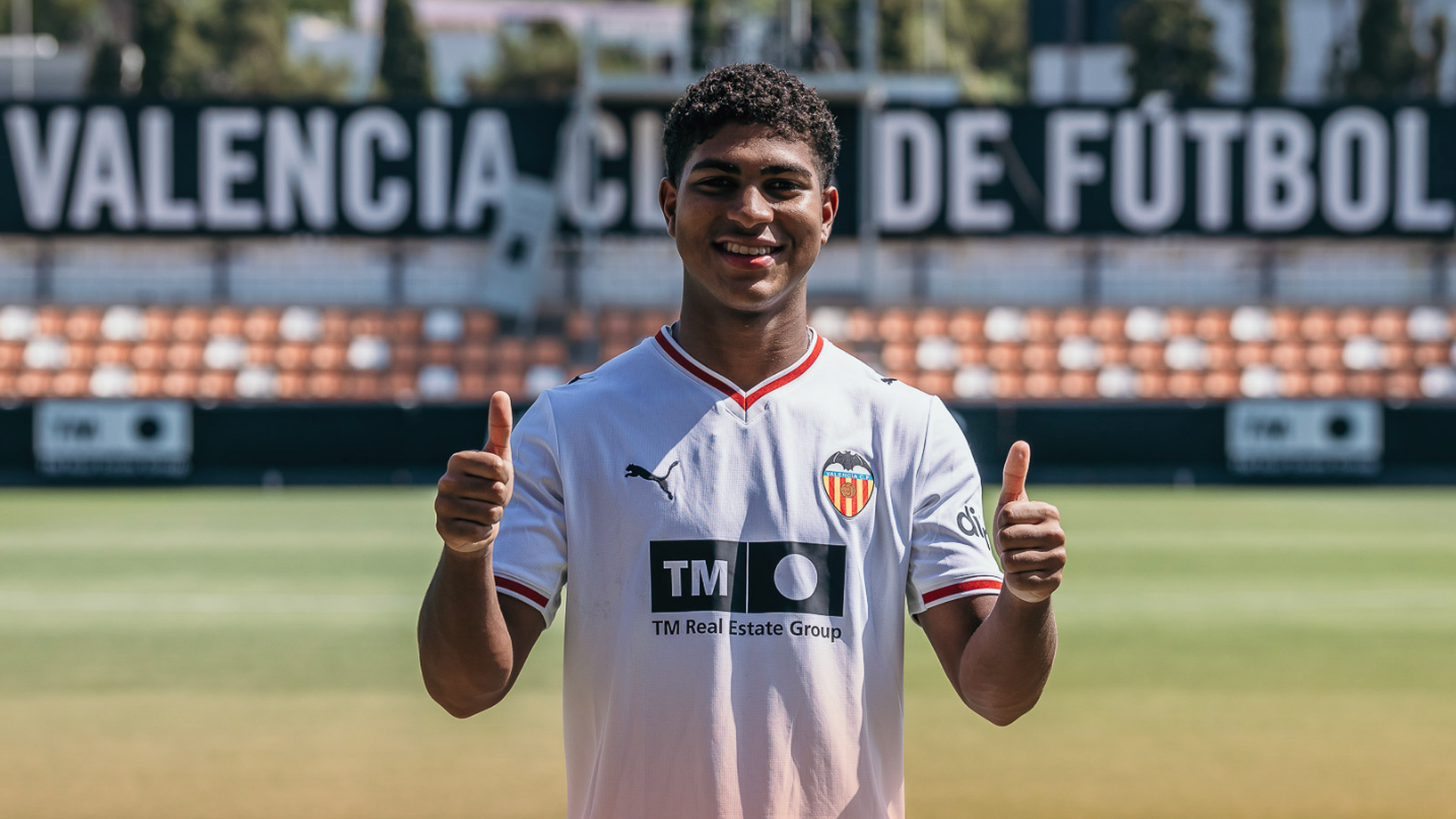 Román Davis