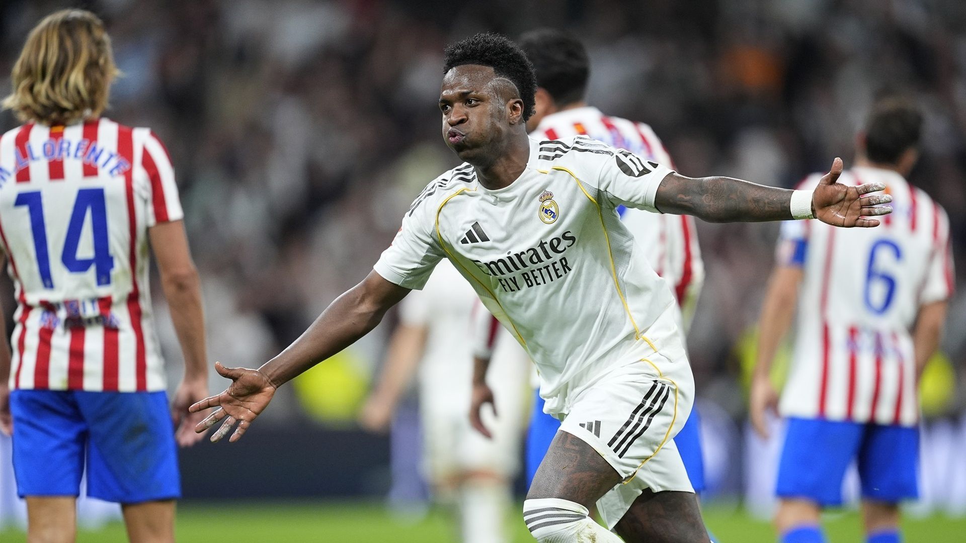Vinicius Junior celebrando un gol en el último Real Madrid - Atlético de Madrid de la temporada pasada