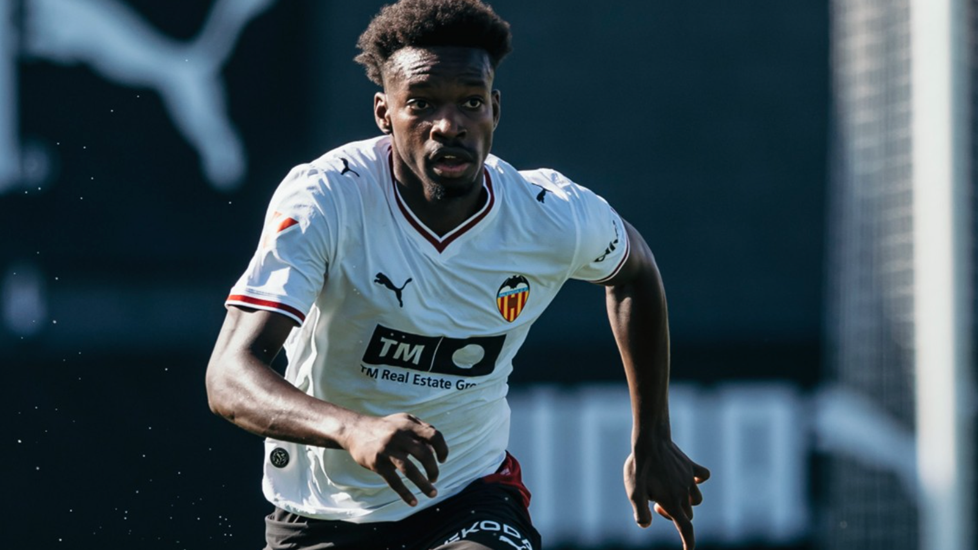 Amos Wanjala con el Valencia CF
