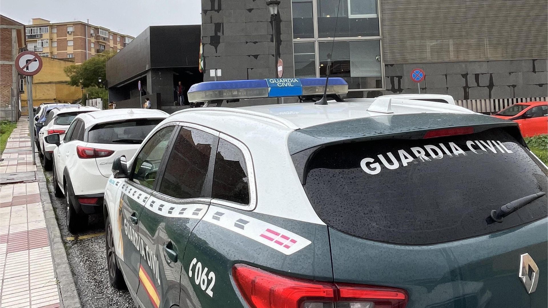 Coche de Guardia Civil en Juzgado de Coín, Málaga Coche de Guardia Civil en Juzgado de Coín, Málaga