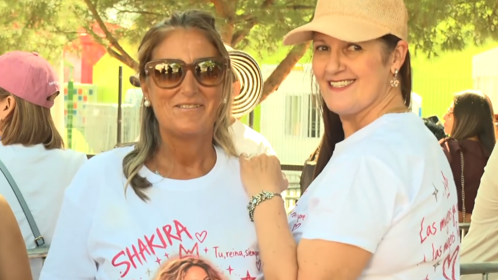 Así definen los fans la residencia de Shakira en Madrid a pocas horas su primer concierto: "Esta mujer sacó la puerta por la ventana"