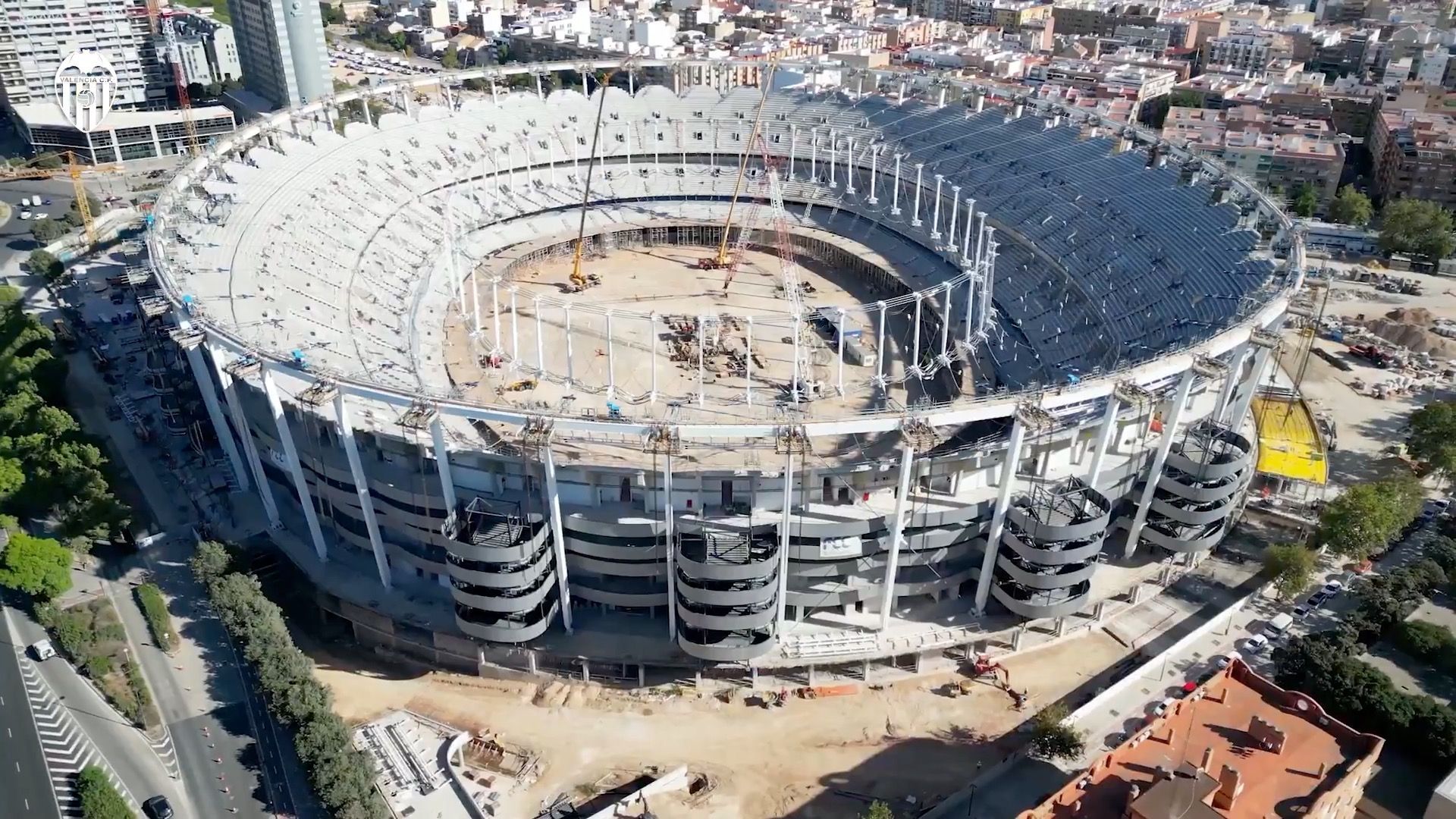Izado de cables de la cubierta del Nou Mestalla