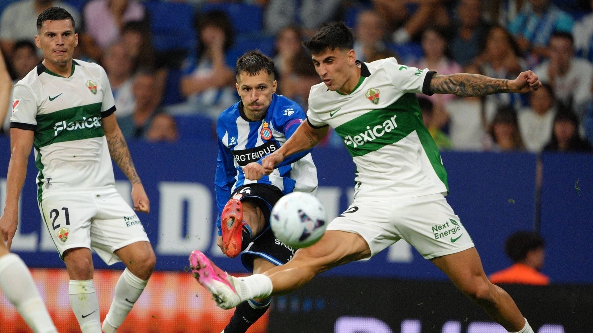Lance de juego en el Espanyol-Elche