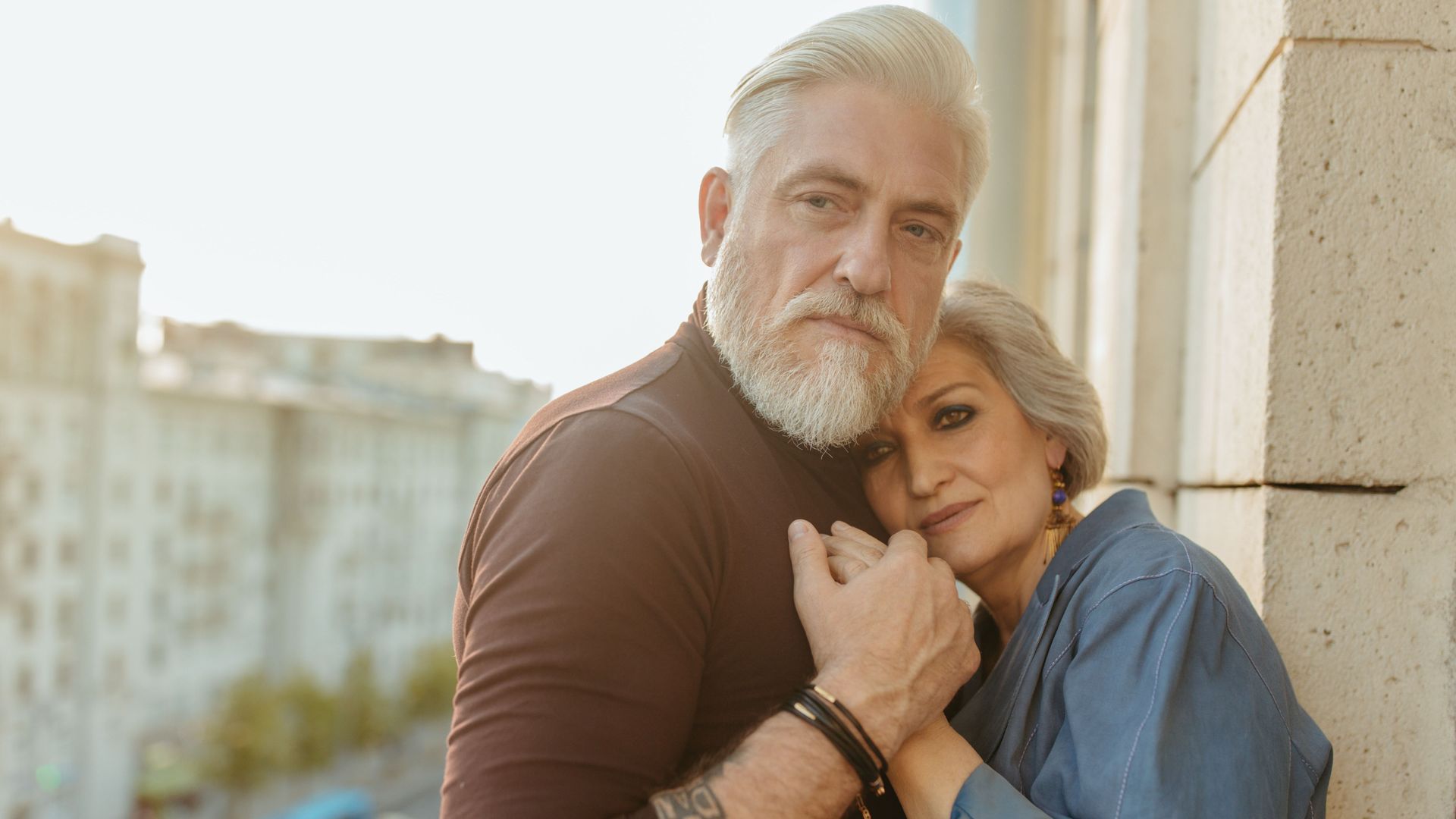 Los latidos del corazón de las parejas senior se sincroniza cuando están juntos Los latidos del corazón de las parejas senior se sincroniza cuando están juntos