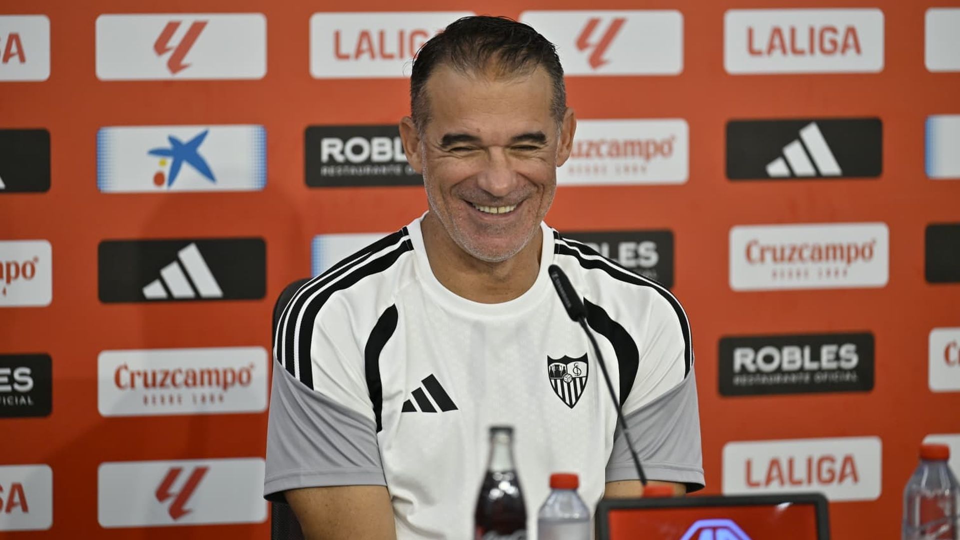 Luis García Plaza, en sala de prensa