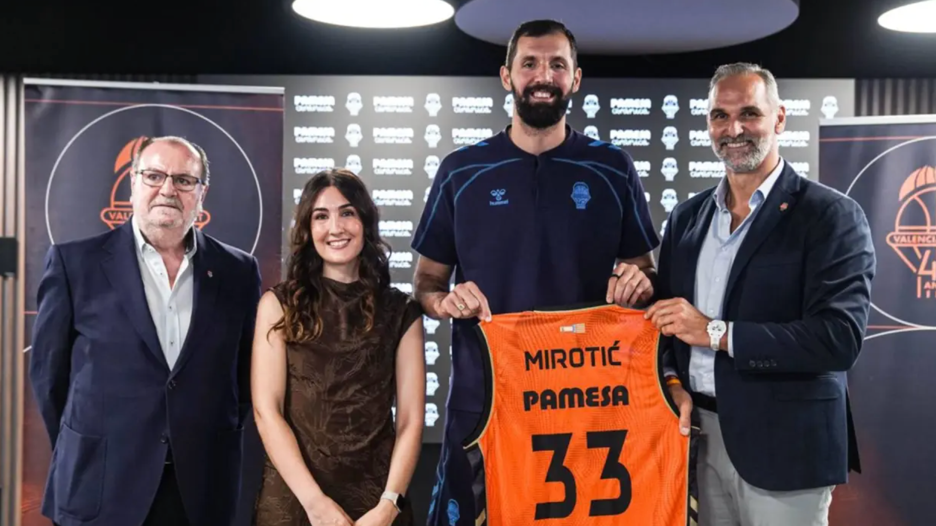 Mirotic ha sido presentado hoy Mirotic ha sido presentado hoy