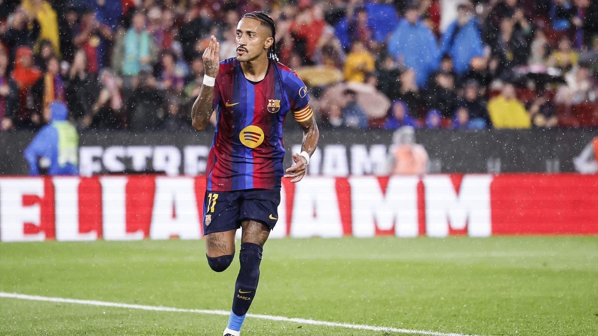 Raphinha celebra uno de sus goles en el Barça-Racing Raphinha celebra uno de sus goles en el Barça-Racing