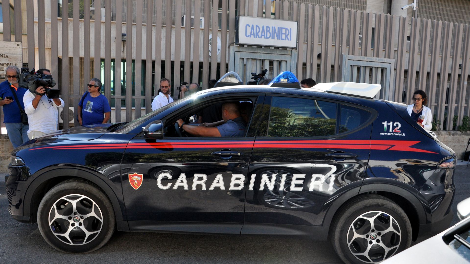 Un menor de 13 años apuñala y rocía con gas pimienta a su profesora en Italia y graba la agresión con el móvil Un menor de 13 años apuñala y rocía con gas pimienta a su profesora en Italia y graba la agresión con el móvil