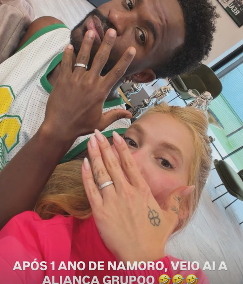 Vinícius Jr. y Virginia Fonseca, con sus respectivos anillos de compromiso