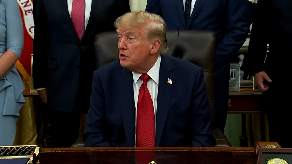 Donald Trump anuncia que vetará el acceso a la Casa Blanca a las cadenas CNN, MSNOW y Político por "difundir noticias falsas"